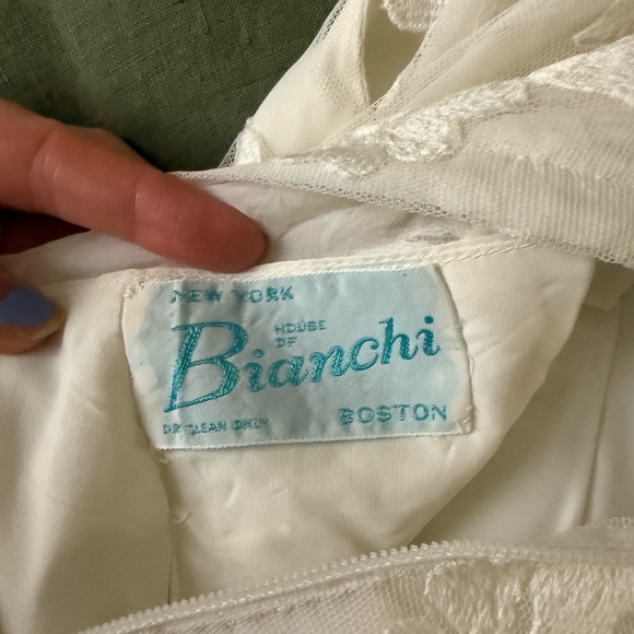 Vintage Ivory Floral Appliqué Wedding Dress - Picture 7 of 10